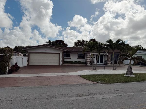 8075 W 18th Ln , Hialeah, FL 33014