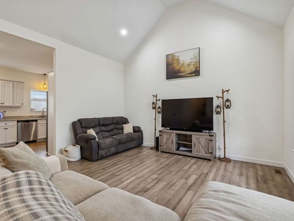 1159 Oak Grove Rd , Dickson, TN 37055