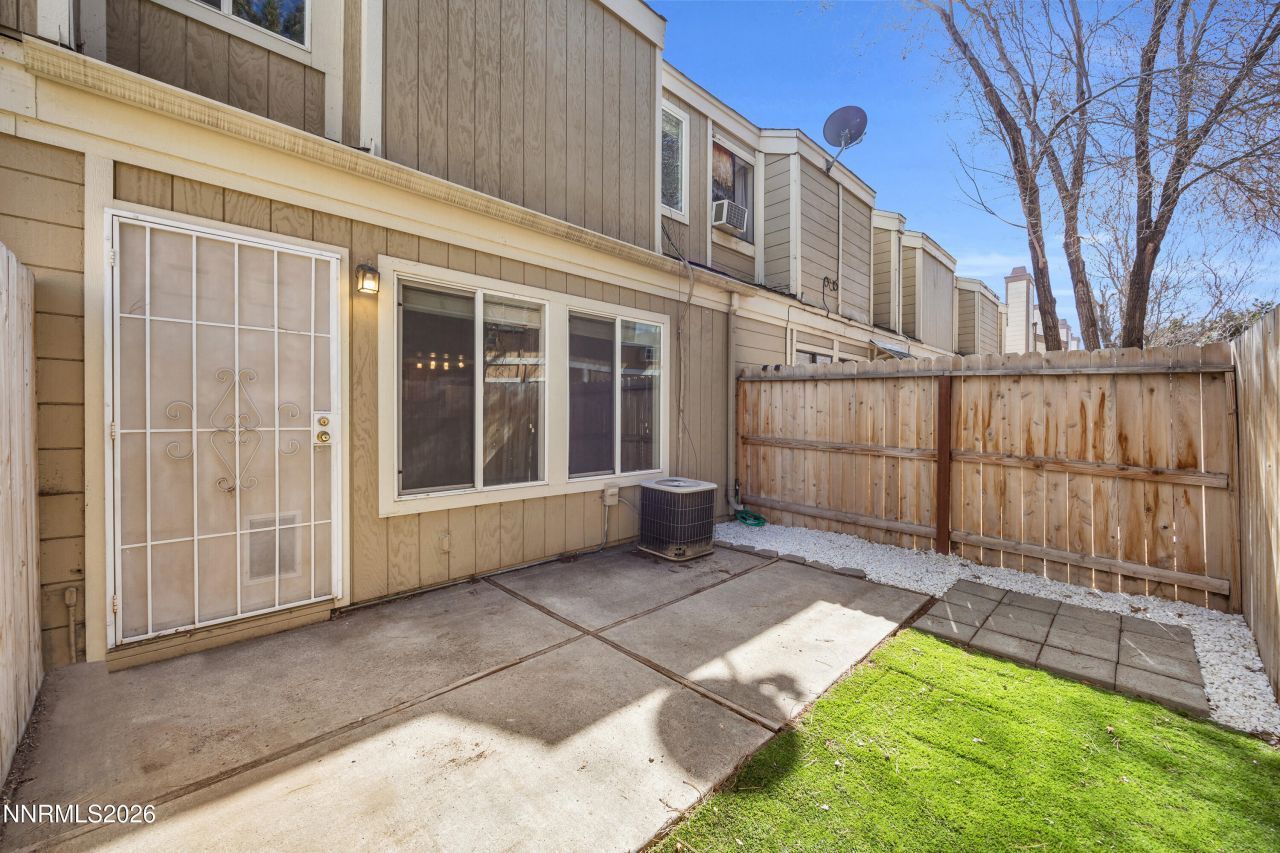 1045 Adrian Way, Sparks, NV 89431 Photo