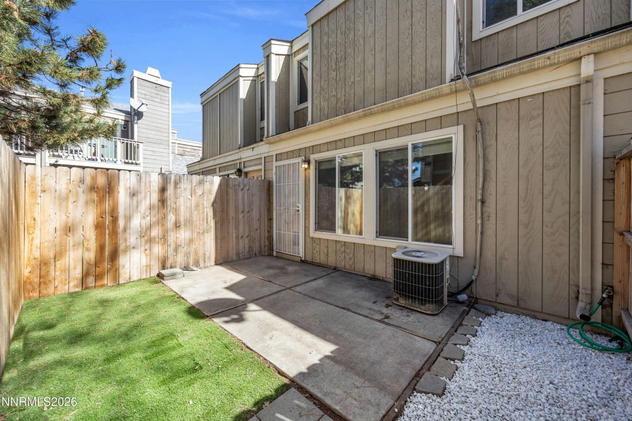 1045 Adrian Way, Sparks, NV 89431 Photo