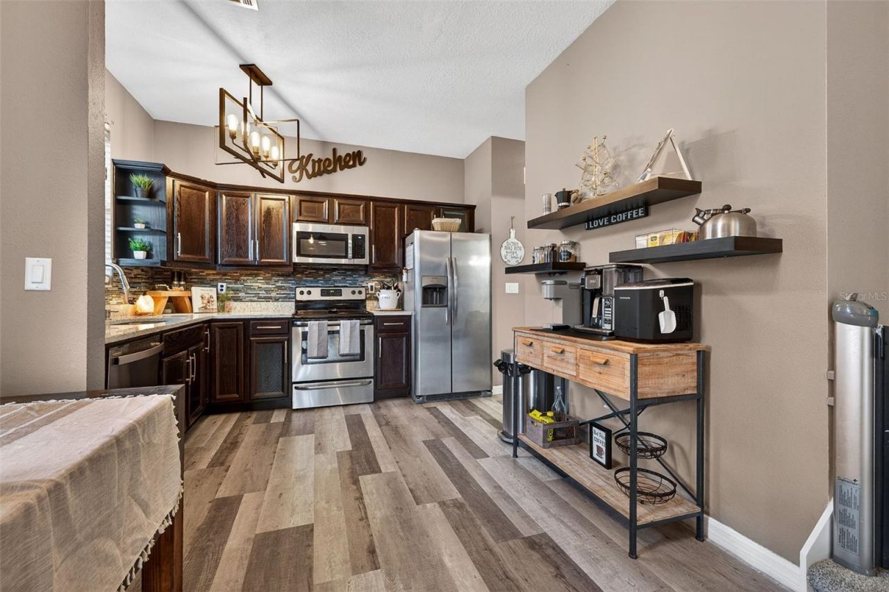 6400 46th Avenue N, Unit 20, Kenneth City, FL 33709 Photo