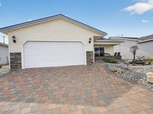 8548 W Sawtooth St, Rathdrum, ID 83858