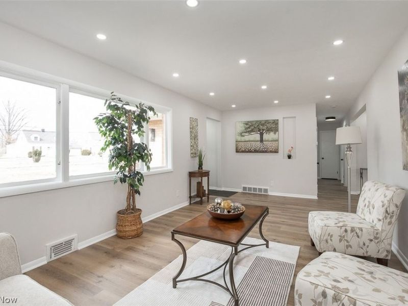 5301 Mardale Avenue, Bedford Heights, OH 44146 Photo 2