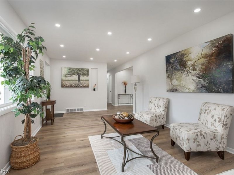 5301 Mardale Avenue, Bedford Heights, OH 44146 Photo 3