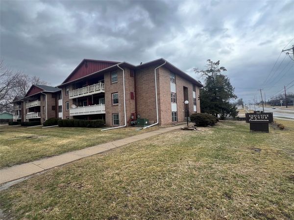 7815 Douglas Avenue, Unit 101, Urbandale, IA 50322