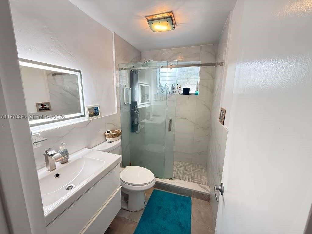 8420 Byron Ave , Unit 2, Miami Beach, FL 33141 Photo