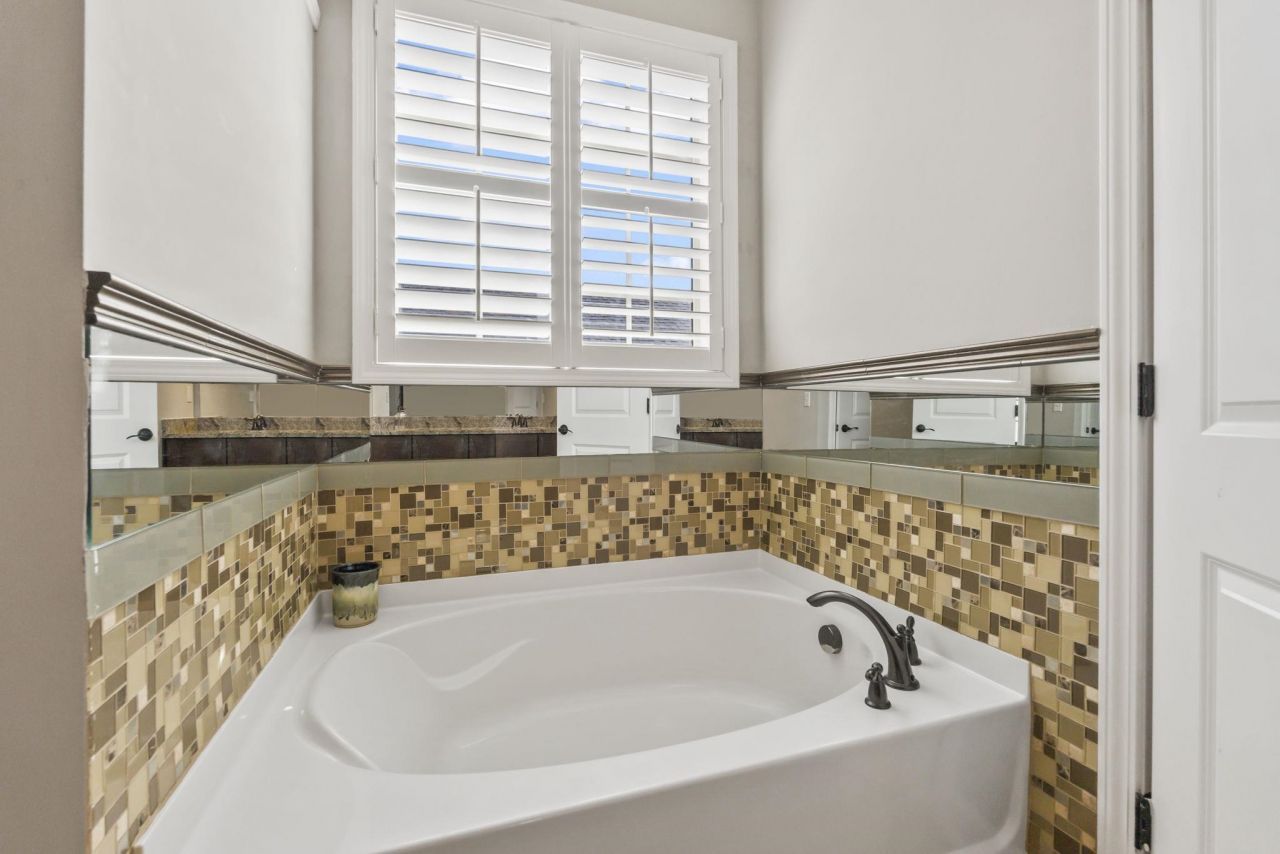 1217 E Isle Of Palms Dr. Photo 57