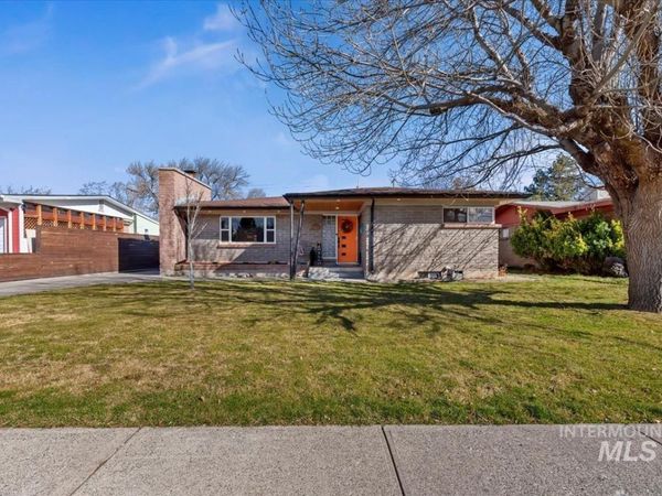 940 N 8th E, Mountain Home, ID 83647