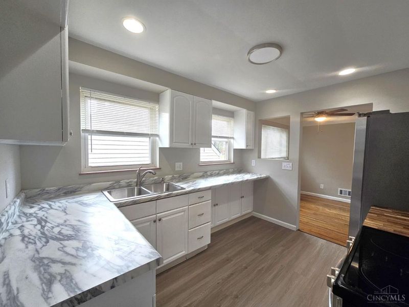 1055 Hempstead Drive, Springfield Twp., OH 45231 Photo 9