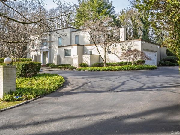 120 Bacon Road, Old Westbury, NY 11568