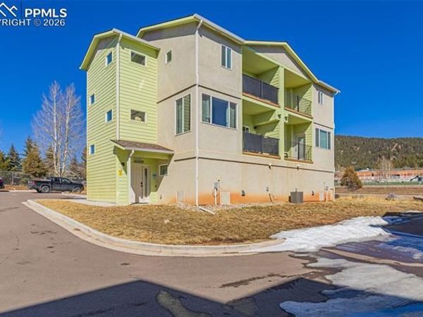 560 E Grace Avenue, Woodland Park, CO 80863