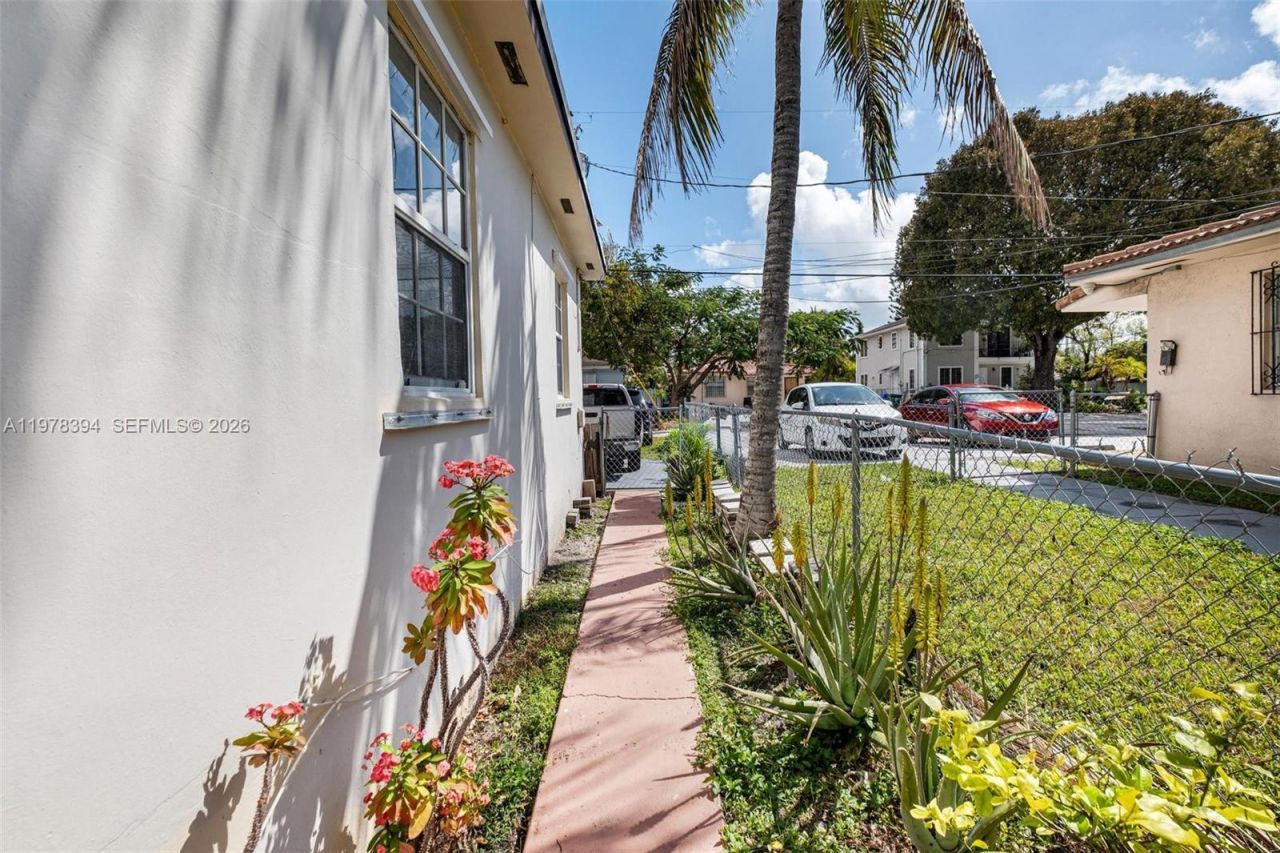 2862 SW 38th Ct , Miami, FL 33134 Photo