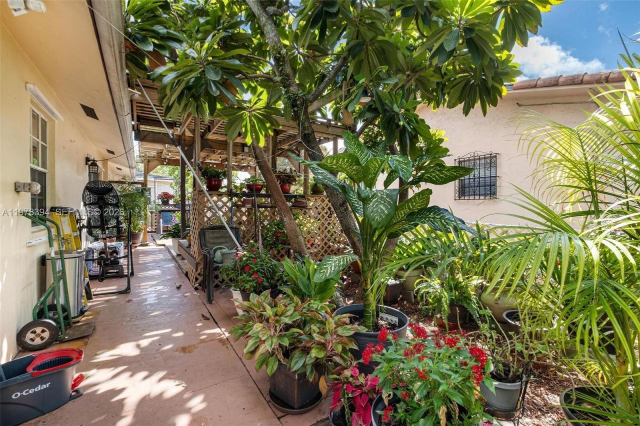 2862 SW 38th Ct , Miami, FL 33134 Photo