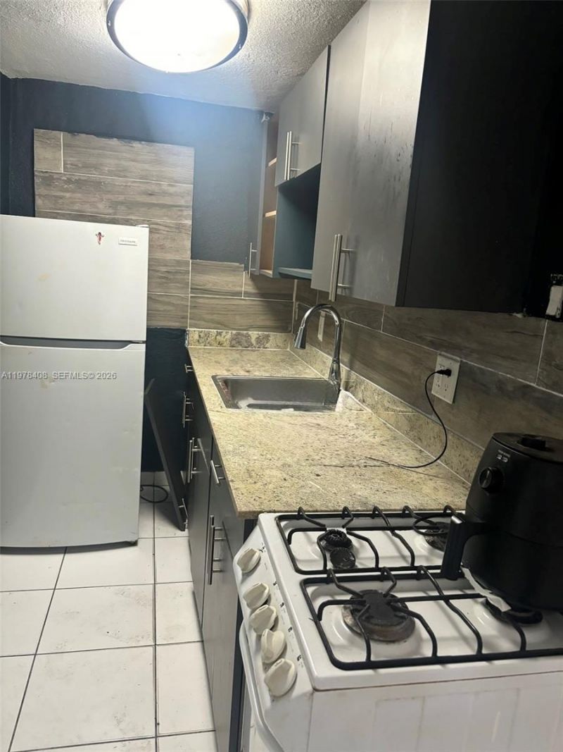 2511 NW 24th St , Miami, FL 33142 Photo