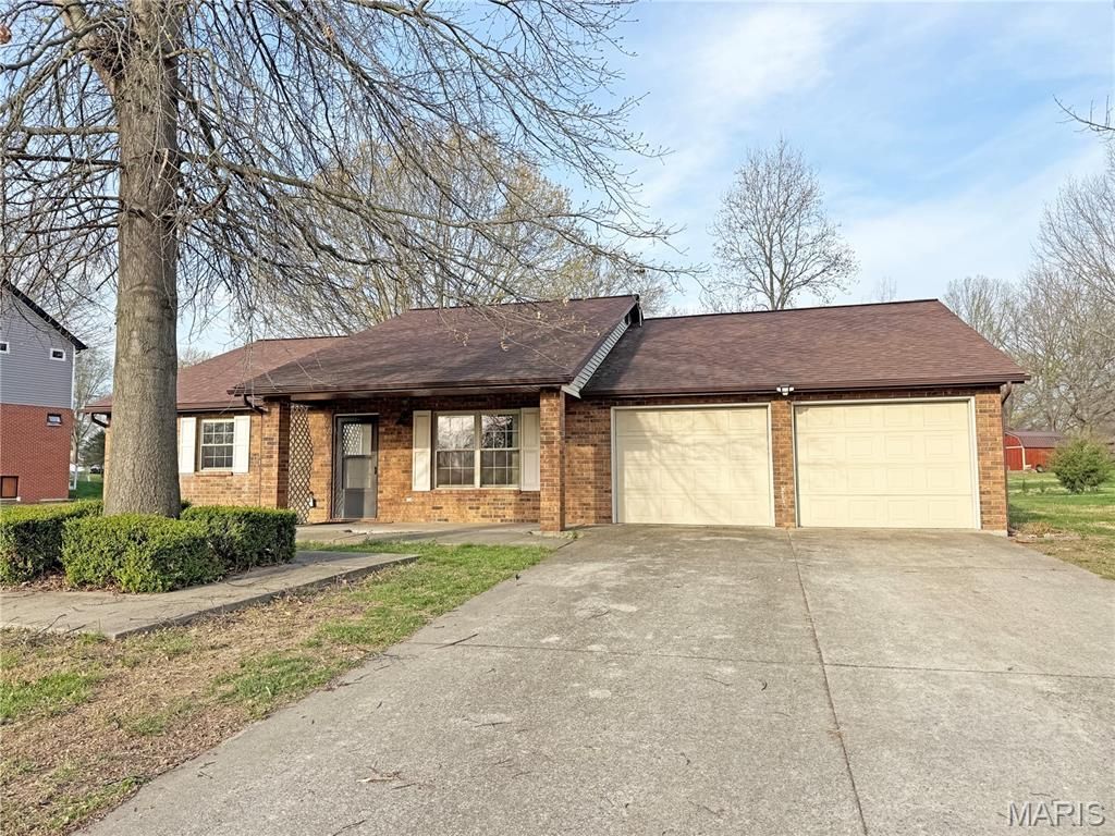 117 Clarence Drive, Red Bud, IL 62278 Main Photo