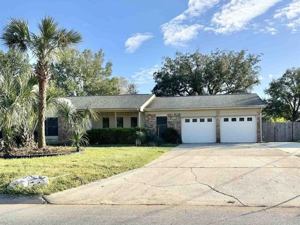 3585 Blueridge Dr, Pensacola, FL 32504