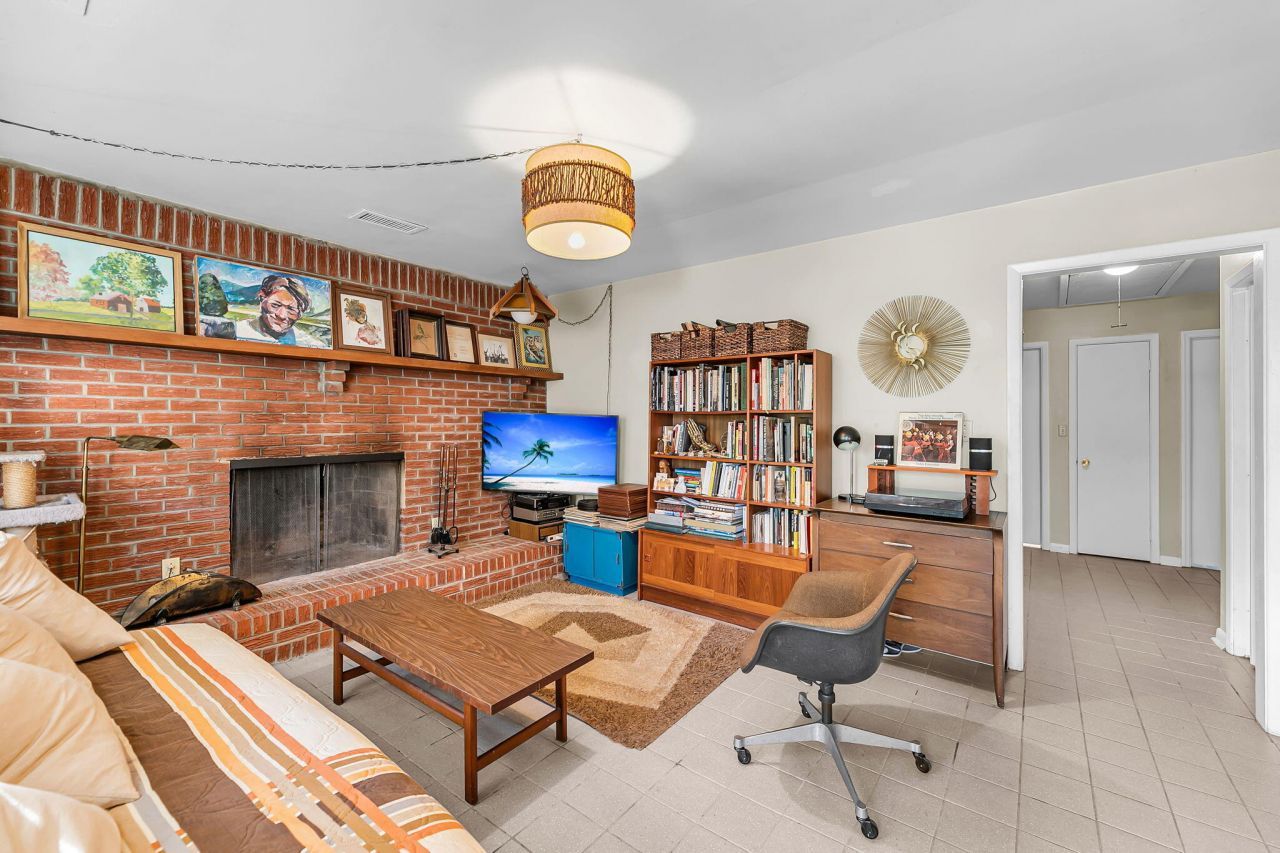 1514 Balsam Street Photo 10