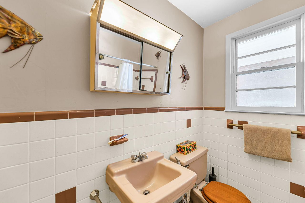 1514 Balsam Street Photo 16