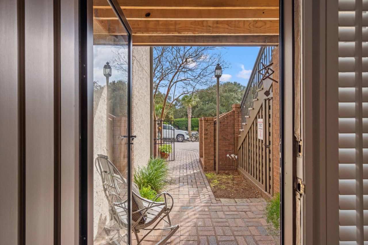 1949 Marsh Oak Lane Photo 11