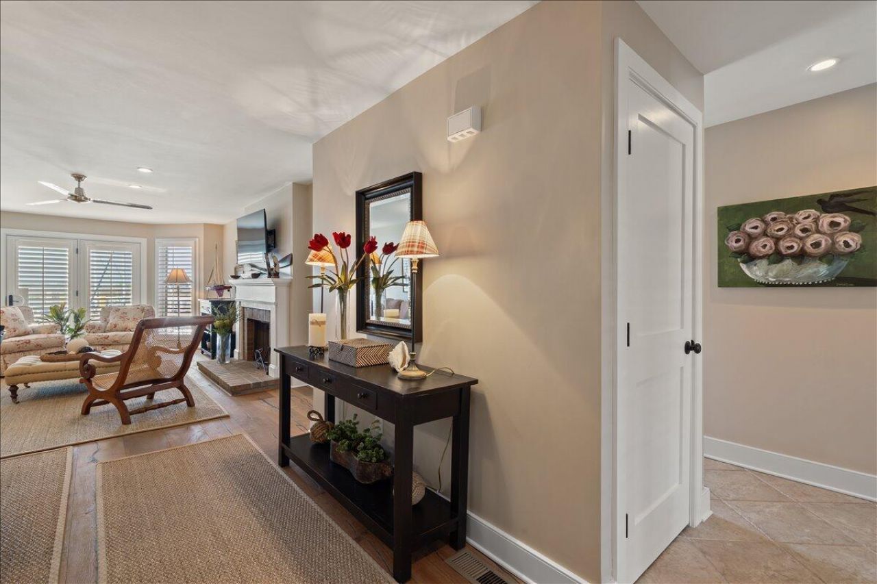 1949 Marsh Oak Lane Photo 12