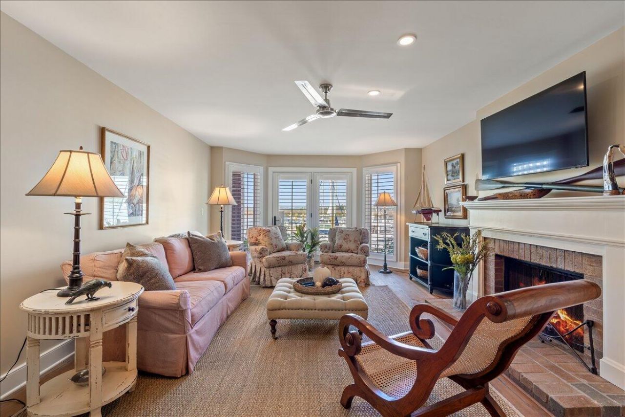 1949 Marsh Oak Lane Photo 16