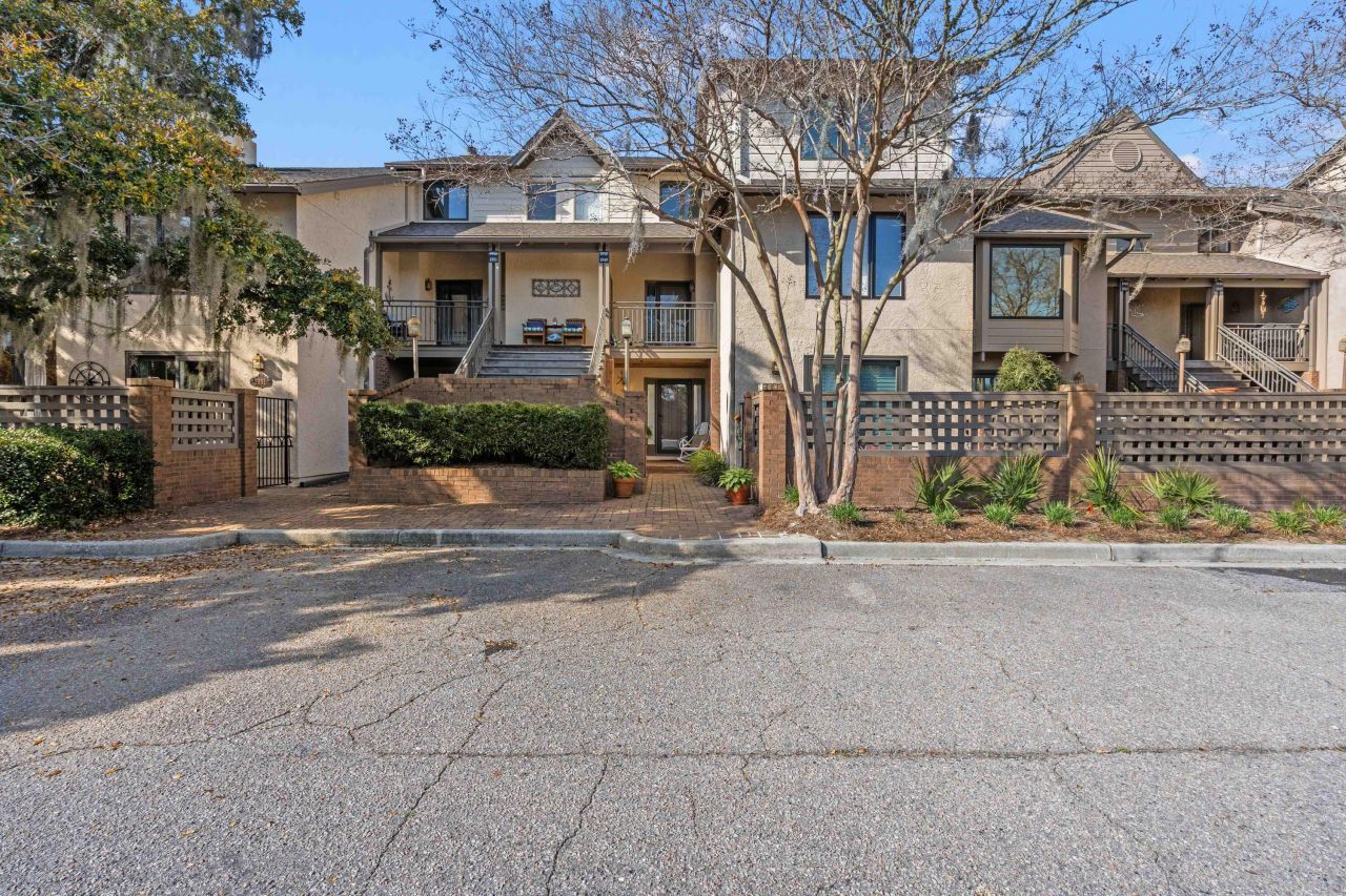 1949 Marsh Oak Lane Photo 4