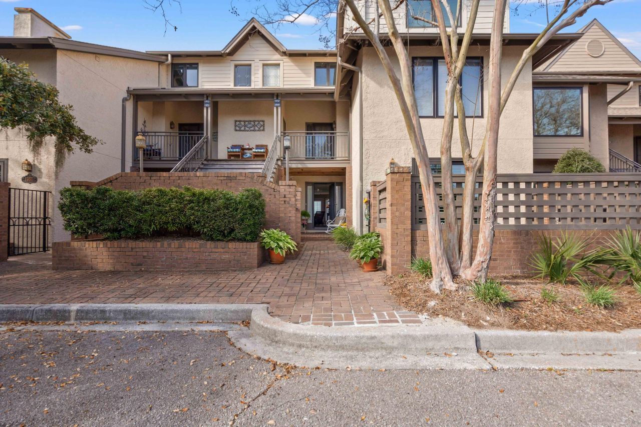 1949 Marsh Oak Lane Photo 6