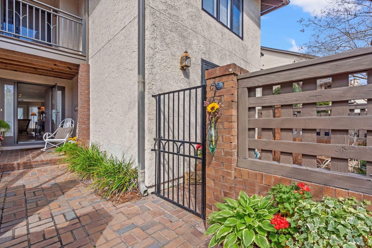 1949 Marsh Oak Lane Photo 7