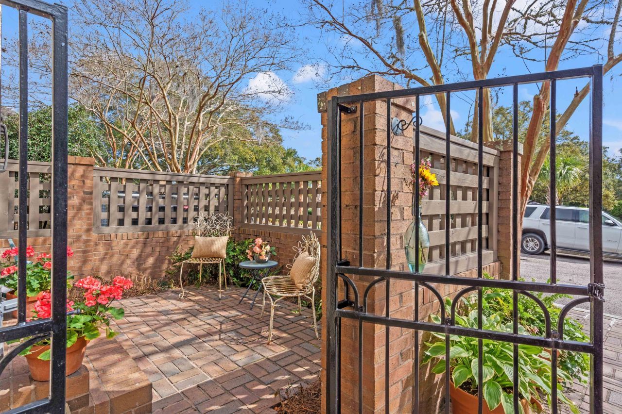 1949 Marsh Oak Lane Photo 8