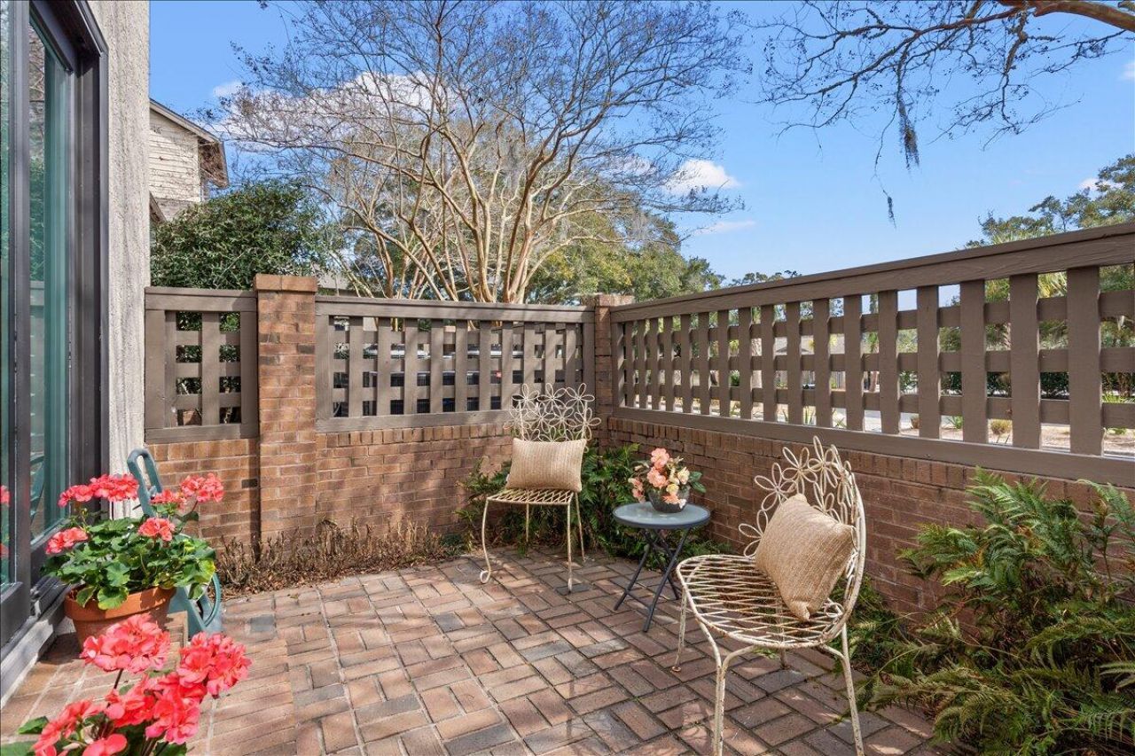 1949 Marsh Oak Lane Photo 9