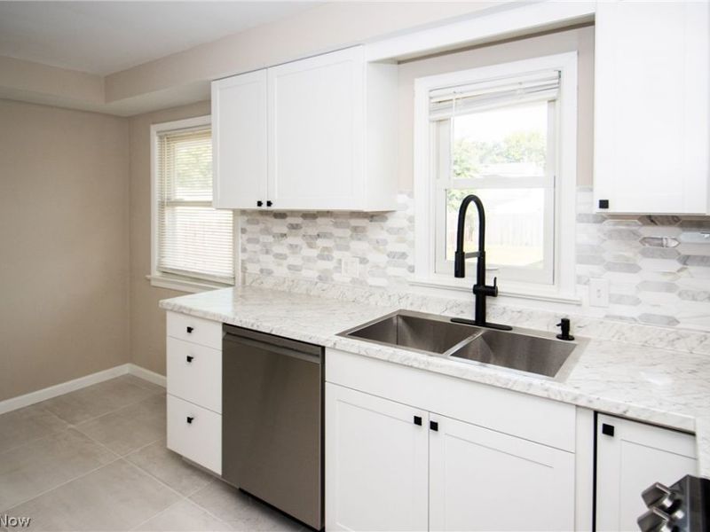 24791 Drakefield Avenue, Euclid, OH 44123 Photo 12