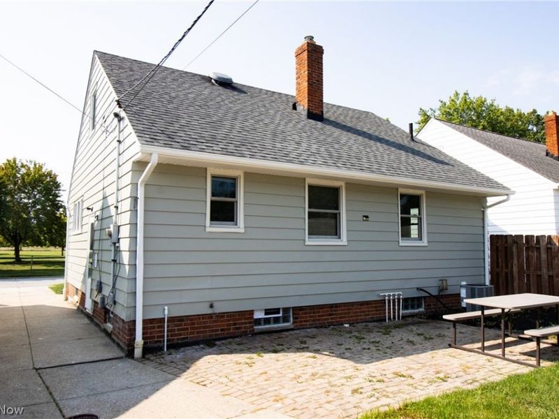 24791 Drakefield Avenue, Euclid, OH 44123 Photo 4