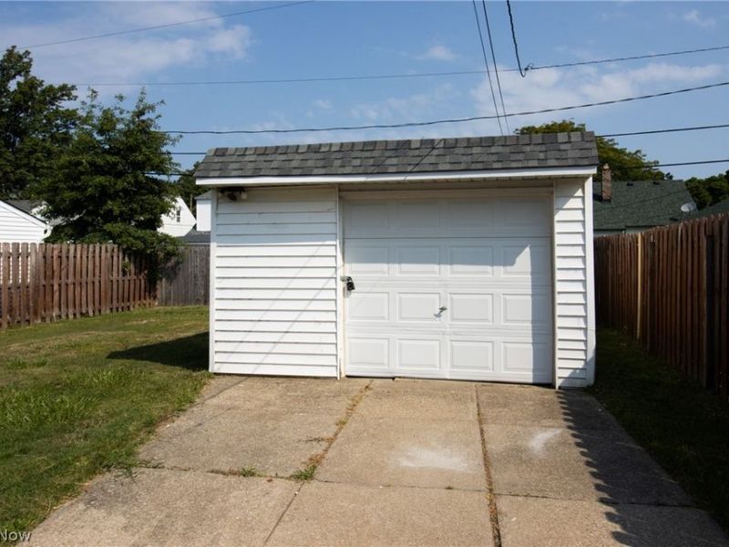 24791 Drakefield Avenue, Euclid, OH 44123 Photo 5