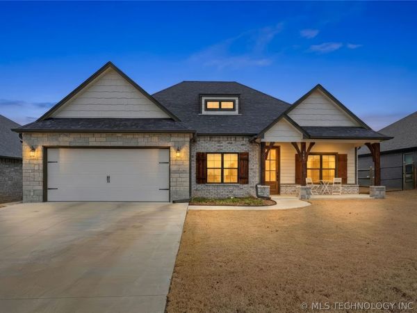 505 S Buffalo Avenue , Skiatook, OK 74070