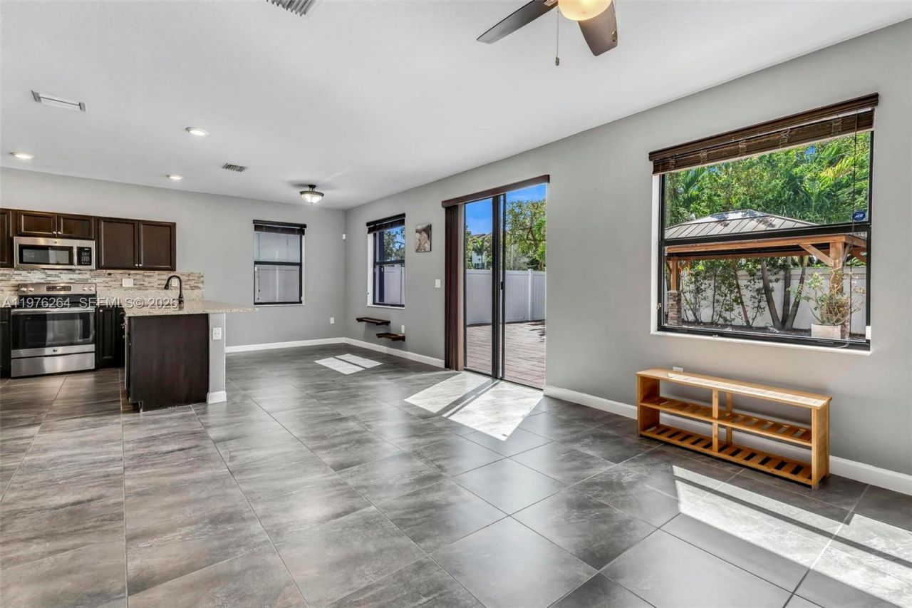 3440 W 100th Ter , Hialeah, FL 33018 Photo