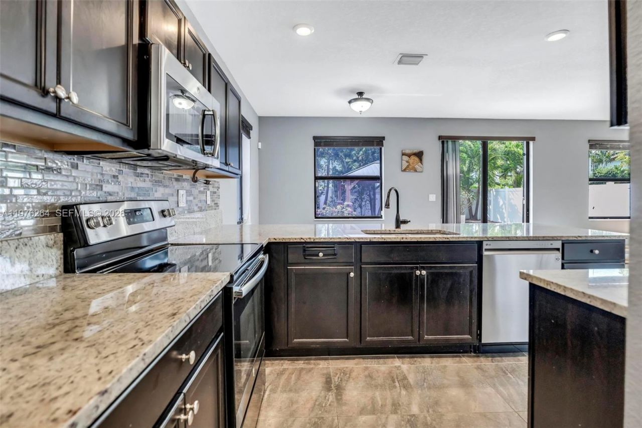 3440 W 100th Ter , Hialeah, FL 33018 Photo