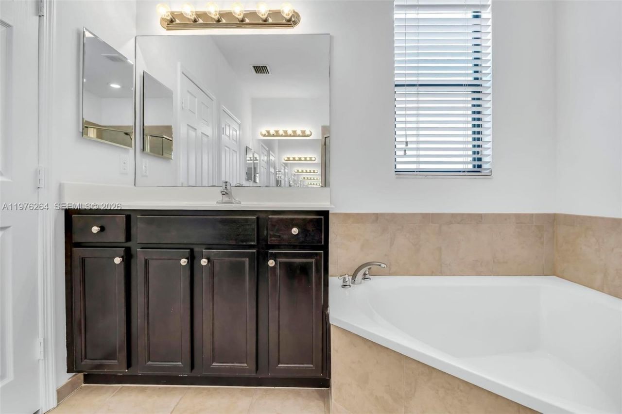 3440 W 100th Ter , Hialeah, FL 33018 Photo