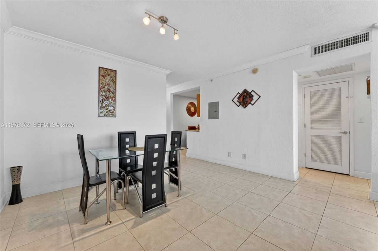 401 69th St, Unit 1206, Miami Beach, FL 33141 Photo
