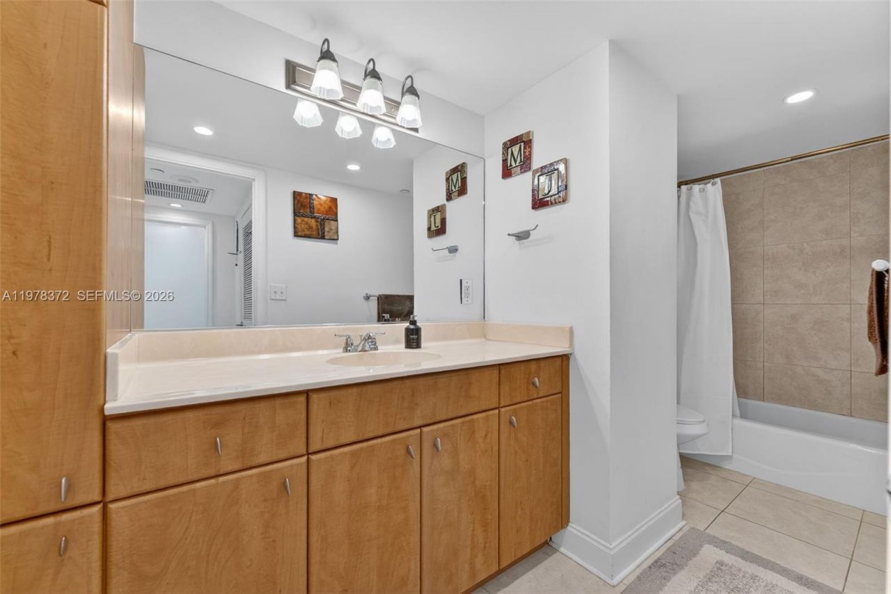 401 69th St, Unit 1206, Miami Beach, FL 33141 Photo