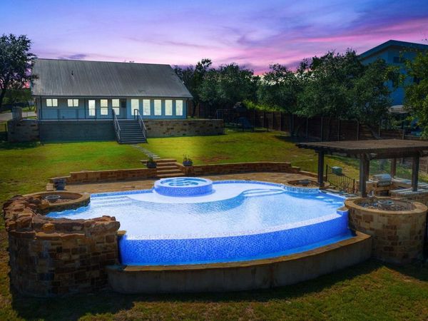 1325 Likeness RD, Spicewood, TX 78669