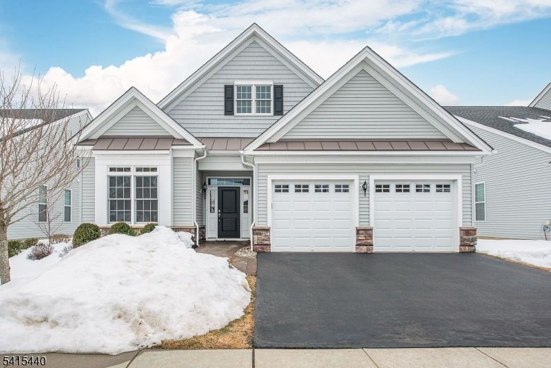 12 Beecher Ln, Mount Olive, NJ 07836 Main Photo