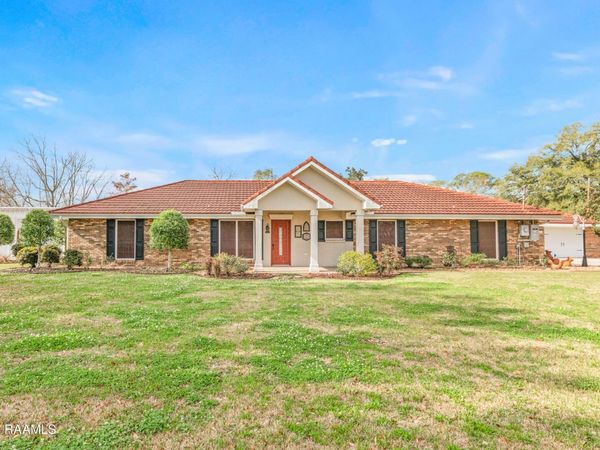 1907 Teche Drive , Breaux Bridge, LA 70517