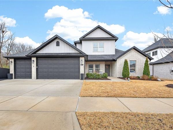 694 N Phoenix Road, Fayetteville, AR 72704