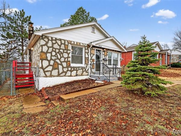 8124 Titus Road , St Louis, MO 63114