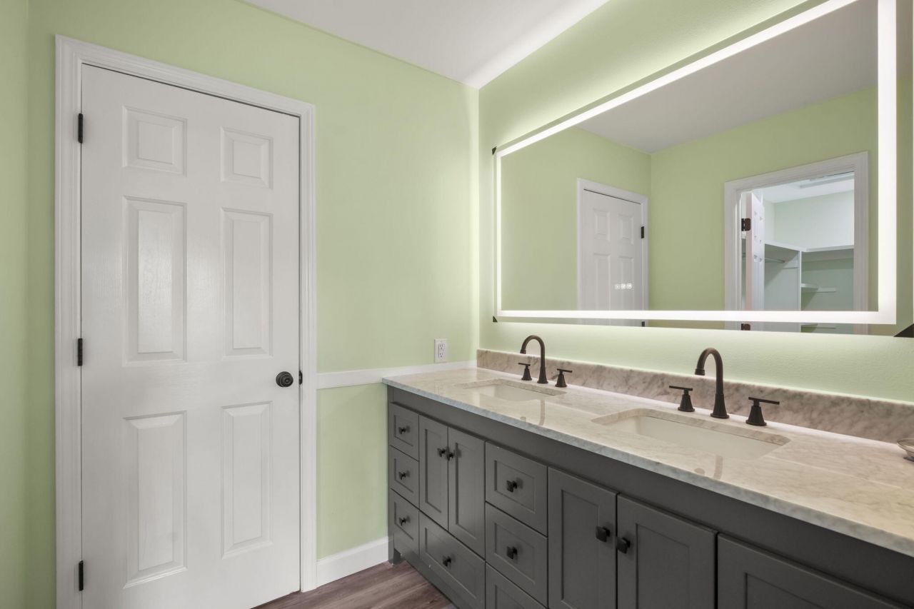 135 Litchfield Court Photo 15