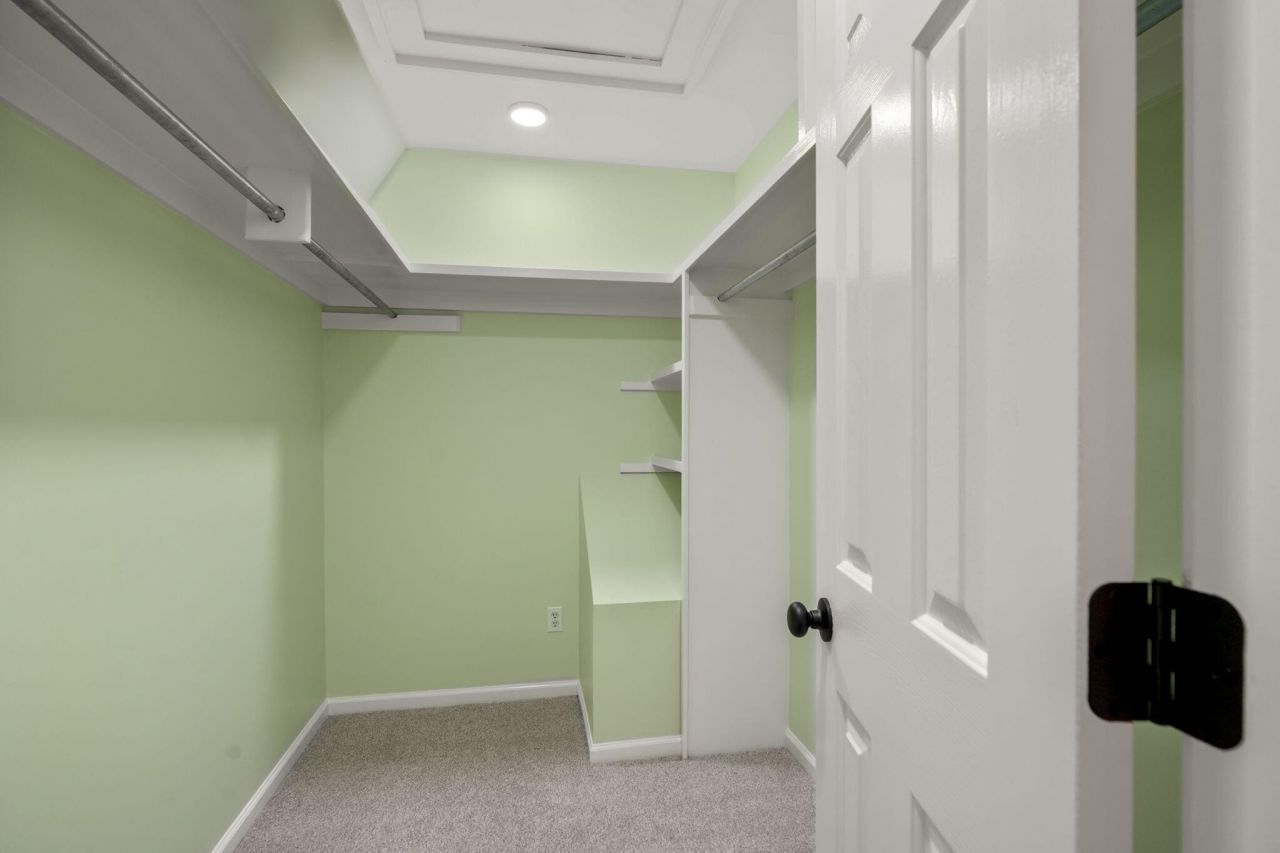 135 Litchfield Court Photo 17