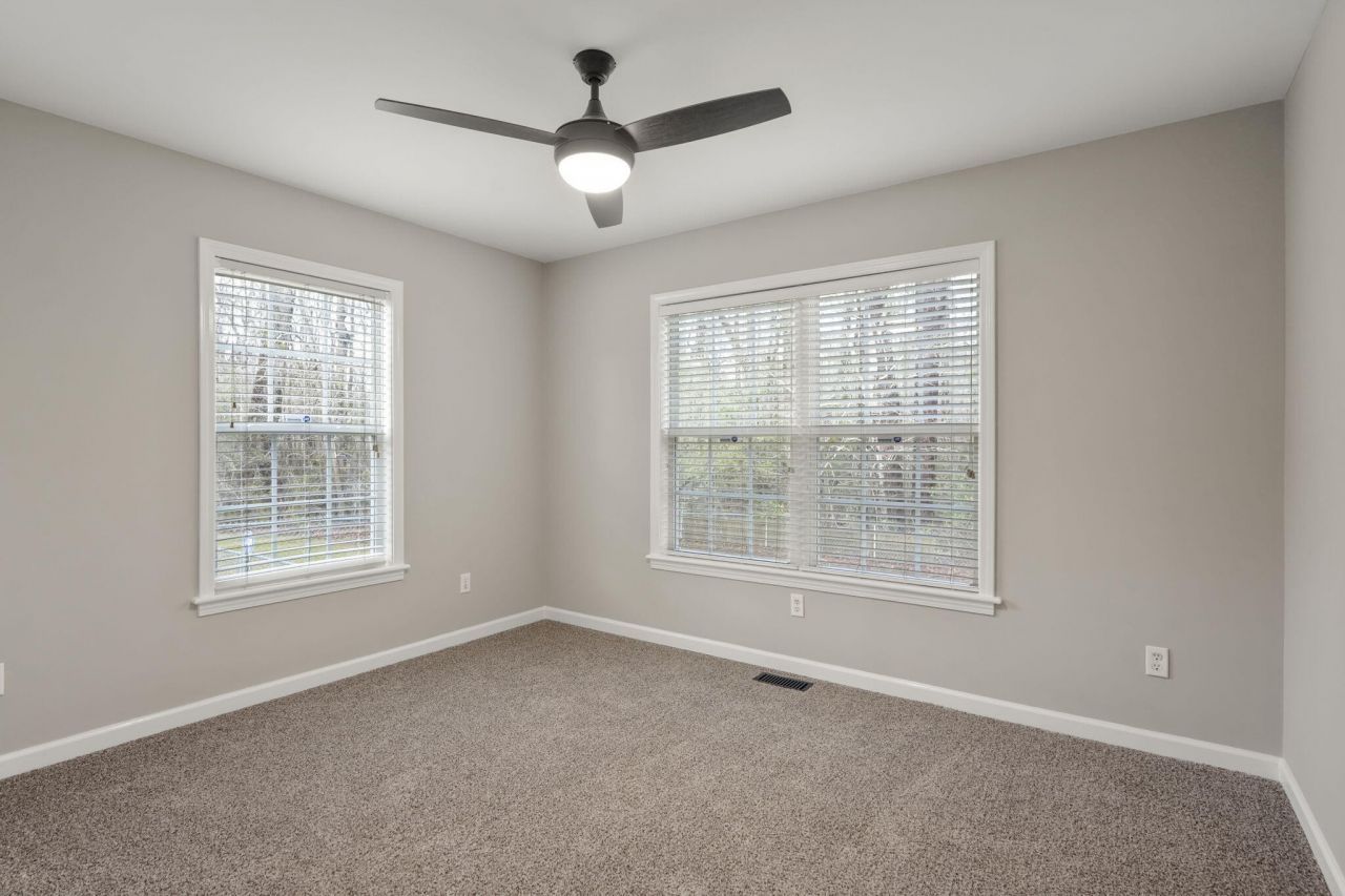 135 Litchfield Court Photo 18