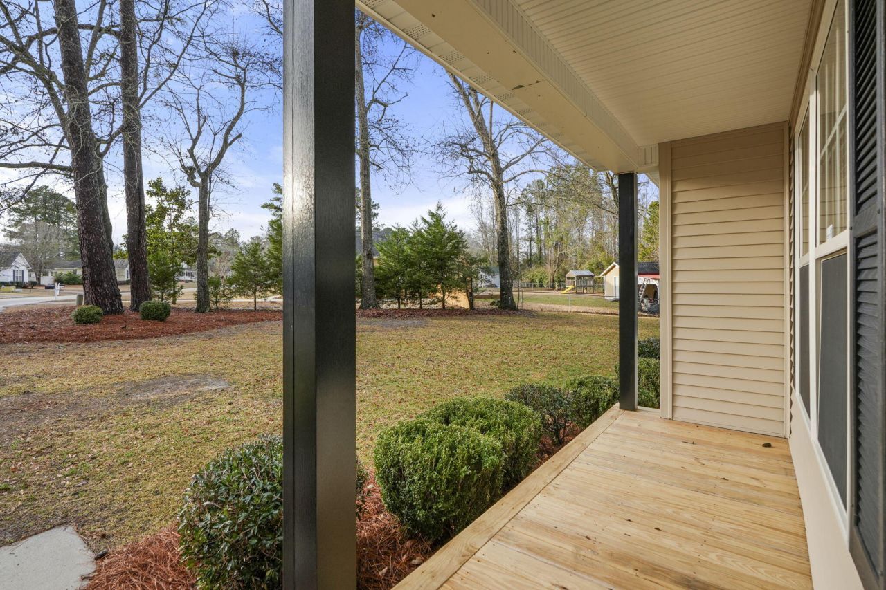 135 Litchfield Court Photo 23