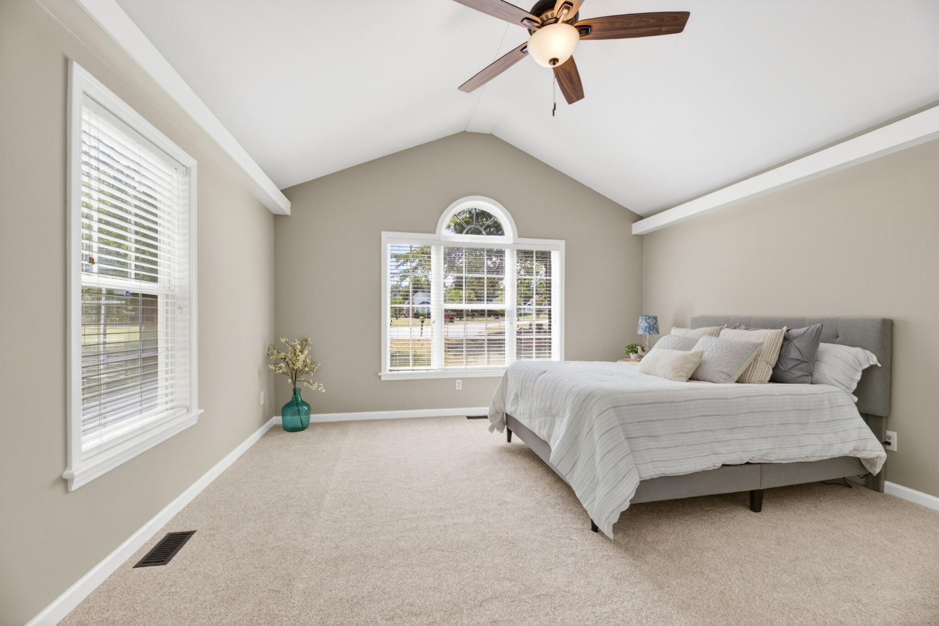 135 Litchfield Court Photo 25
