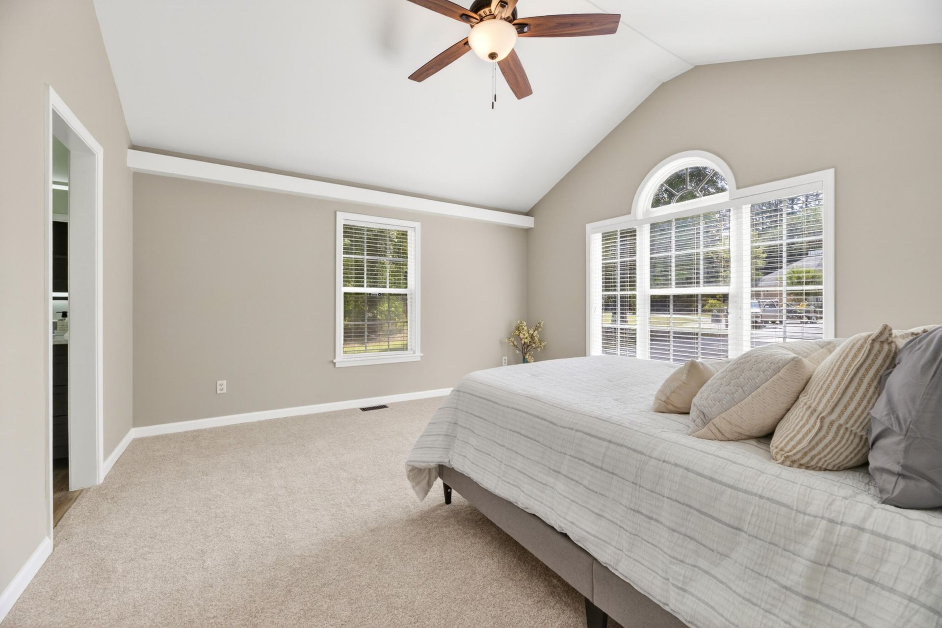 135 Litchfield Court Photo 26